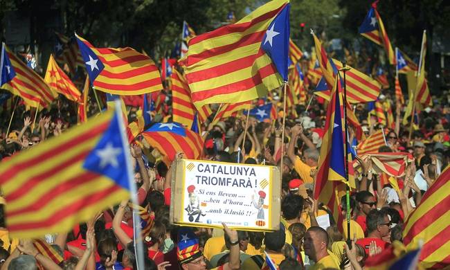 Η Καταλονία ένα βήμα πριν από την κήρυξη της ανεξαρτησίας της