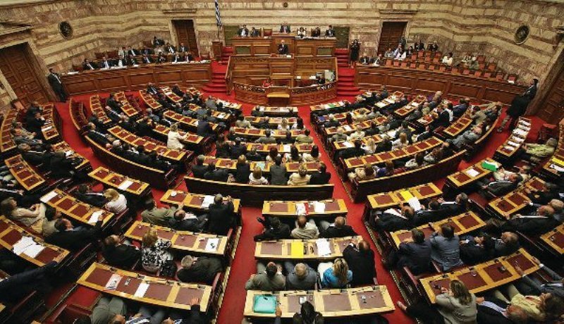 Βουλή: Πέρασε η νομοθεσία για την αλλαγή φύλου στα 15 έτη