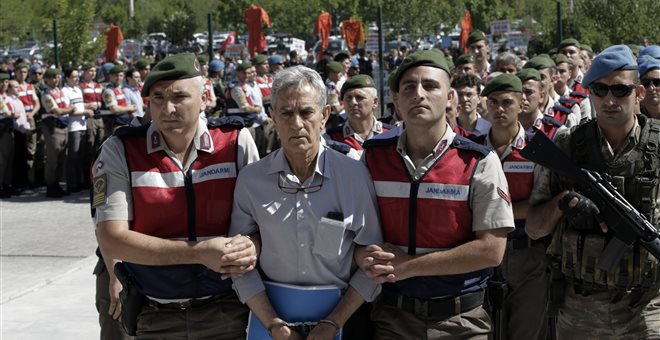 Τουρκία: 60 συλλήψεις πρώην αξιωματικών για συμμετοχή στο πραξικόπημα