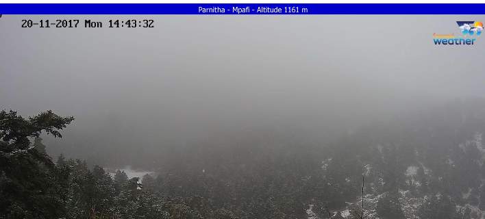 Χιονίζει στην Πάρνηθα! (live cam)