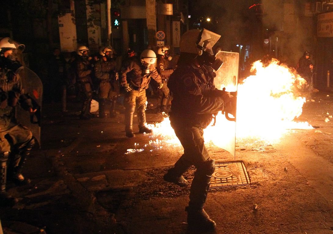 Έσπασαν και έκαψαν και πάλι την Αθήνα (video)