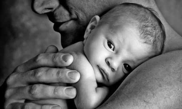 Τενοντίτιδα: Επώδυνη η αγκαλιά του μωρού για τους νέους γονείς;