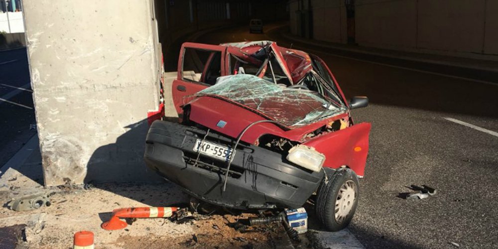 Τραγωδία στην Αττική Οδό: Νεκρή οδηγός από πρόσκρουση ΙΧ σε τοίχο σήραγγας