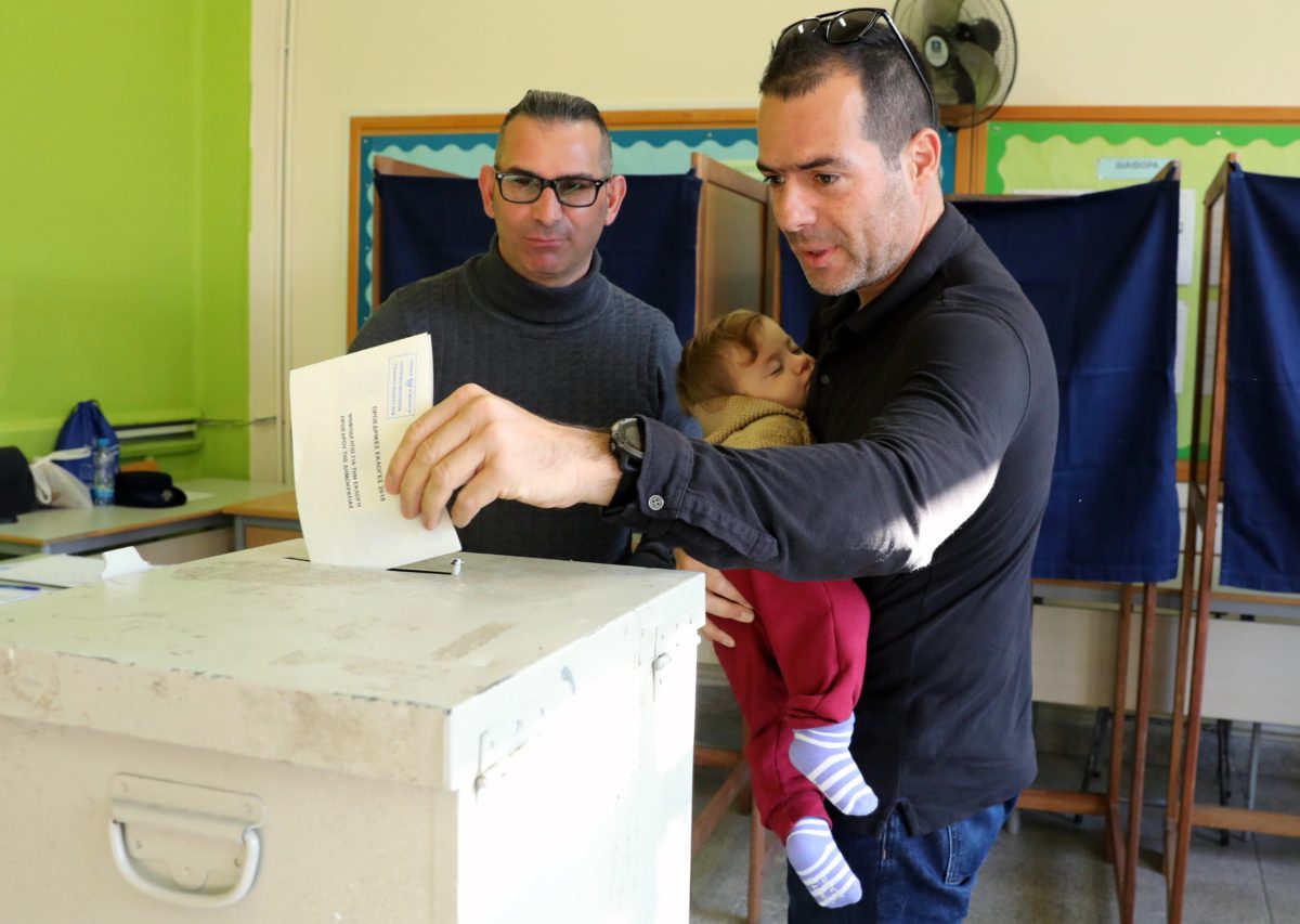 Καταγγελίες και χαμηλή προσέλευση για τις εκλογές στην Κύπρο