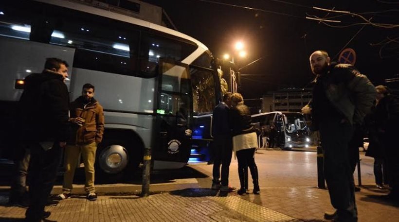 Επίθεση αντιεξουσιαστών σε λεωφορείο που πήγαινε στο συλλαλητήριο