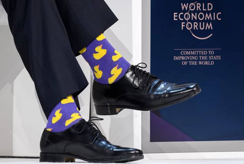 Ποιος πολιτικός ηγέτης φοράει αυτές τις κάλτσες στο Νταβός; (φωτό)