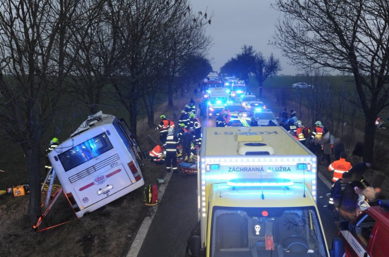 Τραγωδία στην Πράγα, τρεις νεκροί, 45 τραυματίες σε δυστύχημα με λεωφορείο