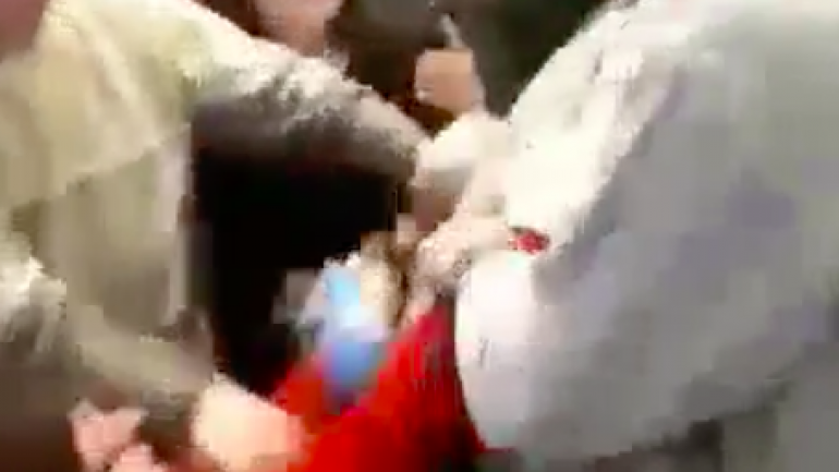 Ξενοδόχος επιτέθηκε σε καθηγήτρια που συνόδευε μαθητές (video)