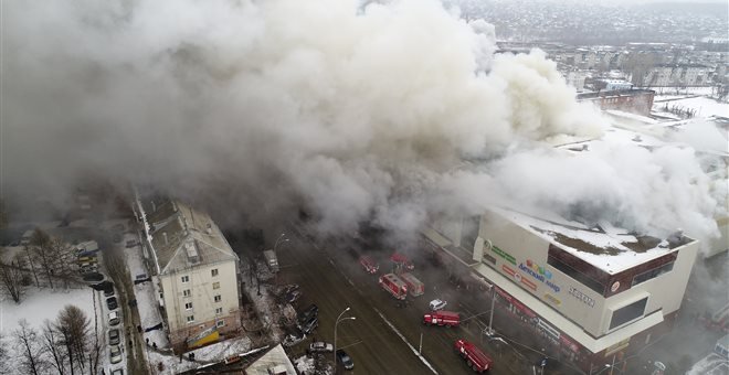 Δεκάδες νεκροί από φωτιά σε εμπορικό κέντρο στη Ρωσία (video)
