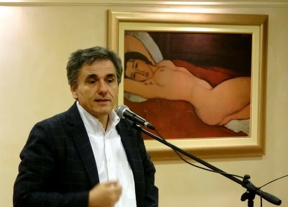 Γλέντι στο Twitter με την ομιλία του Τσακαλώτου μπροστά από πίνακα του Μοντιλιάνι