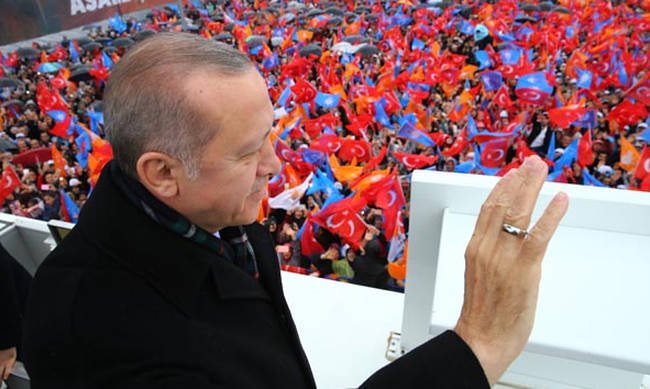 Τραβάει το σκοινί ο Ερντογάν: "Θα πάρουμε ζωές για τη μεγάλη Τουρκία"