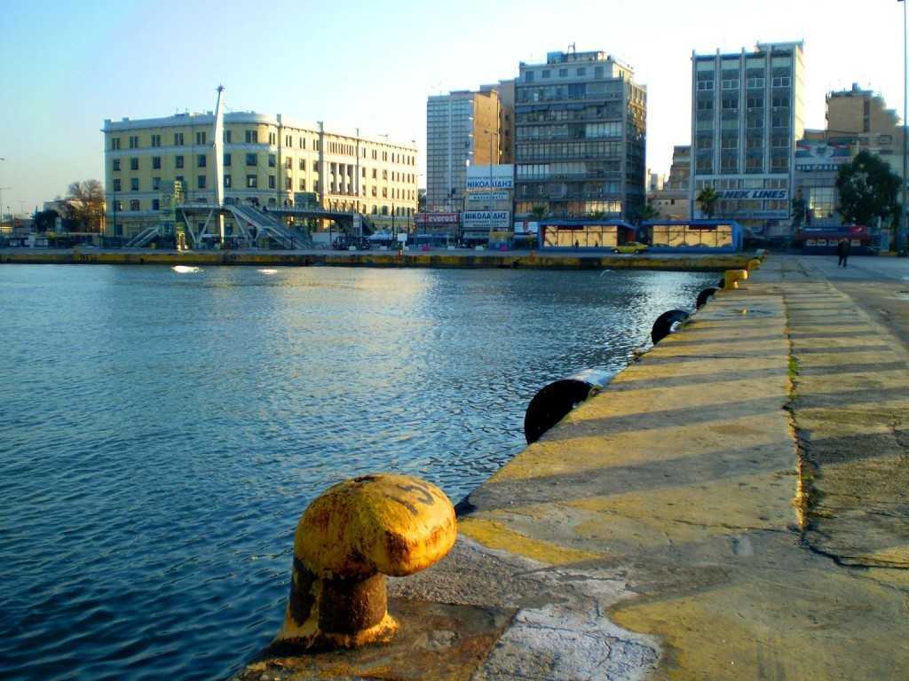 ΣΟΚ στο λιμάνι του Πειραιά: Γυναίκα ανασύρθηκε νεκρή
