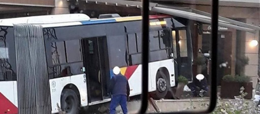 Σύγκρουση ΙΧ με λεωφορείο του ΟΑΣΘ - Τέσσερις τραυματίες