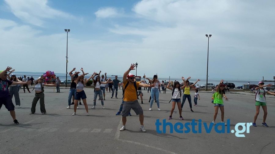 Εντυπωσιακό flashmob στην πλατεία Αριστοτέλους! (video)