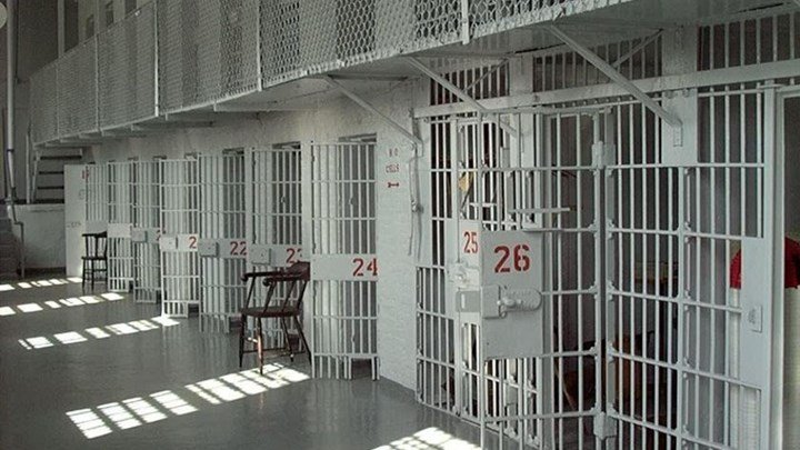 Άγριος ξυλοδαρμός κρατούμενου στις φυλακές Τρικάλων