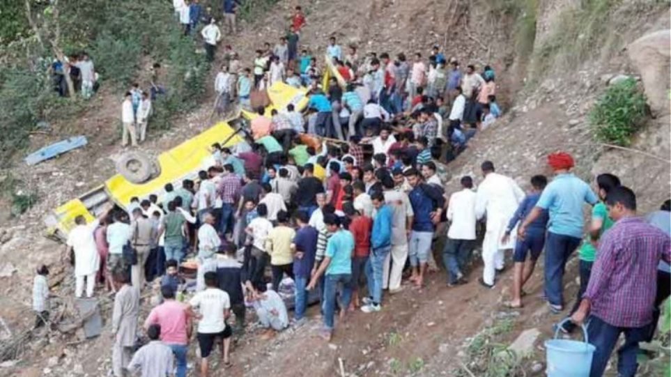 21 μαθητές νεκροί σε ατύχημα με σχολικό λεωφορείο στην Ινδία