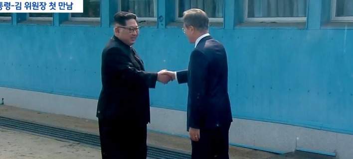 Ιστορική συνάντηση των ηγετών Βορείου και Νοτίου Κορέας (pics, vid)