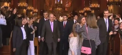 Απίστευτο! Η Βασίλισσα Λετίθια και η Ελληνίδα πεθερά της τσακώνονται μπροστά στον κόσμο (VIDEO)