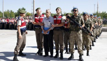 Συλλήψεις 70 τούρκων αξιωματικών