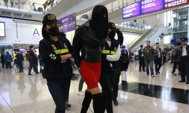 Νέες εξελίξεις στην υπόθεση με το μοντέλο που συνελήφθη στο Χονγκ Κονγκ για ναρκωτικά