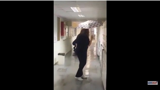 Απίστευτο: Κυκλοφορούν με ομπρέλες μέσα στο κτίριο του ΑΠΘ! (βίντεο)