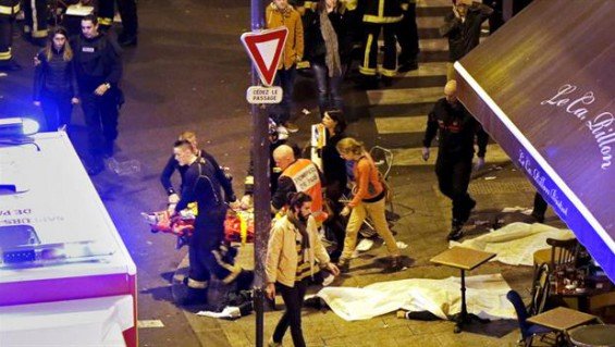 Παρίσι : Ο τρόμος επιστρέφει με επίθεση από 21χρονο Τσετσένο
