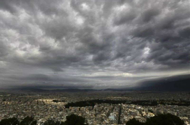 Ο καιρός την Κυριακή : Σκόνη, βροχή στα ηπειρωτικά και άνοδος της θερμοκρασίας