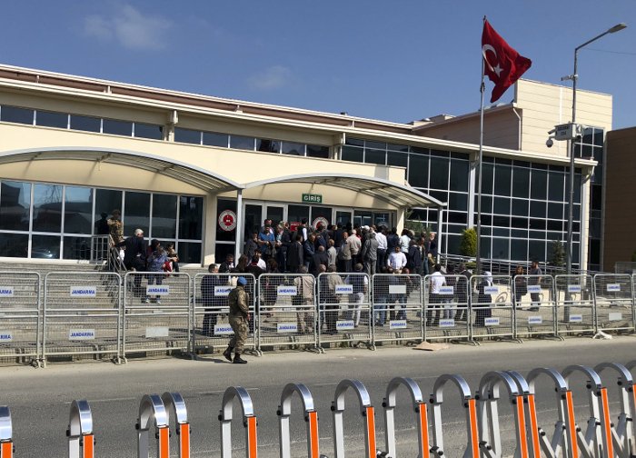 Ακόμα 192 στρατιωτικοί υπάλληλοι στα χέρια των τουρκικών αρχών