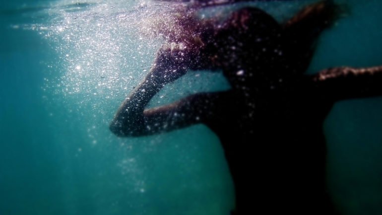 Κρήτη: Βρέθηκε εξαντλημένη να κολυμπάει μεσοπέλαγα η 17χρονη που είχε εξαφανιστεί!
