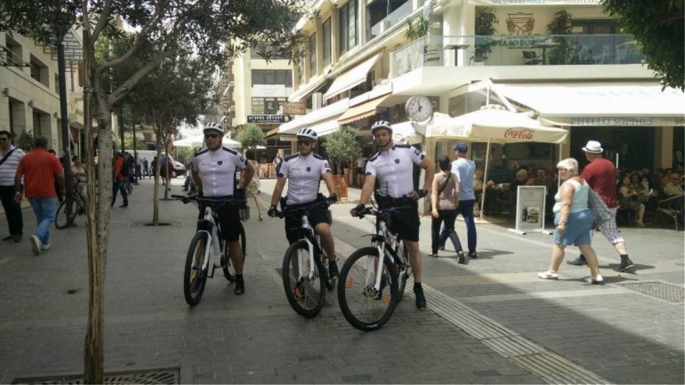 Οι αστυνομικοί με τα ποδήλατα στο Ηράκλειο σταμάτησαν κλέφτη