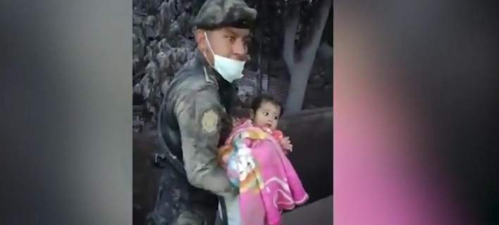 Ανέσυραν ζωντανό μωρό μετά την έκρηξη ηφαιστείου στη Γουατεμάλα [βίντεο]