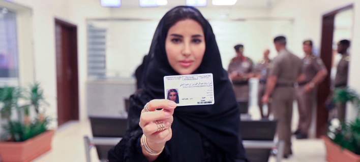 Πήραν δίπλωμα οδήγησης οι 10 πρώτες γυναίκες από την Σαουδική Αραβία