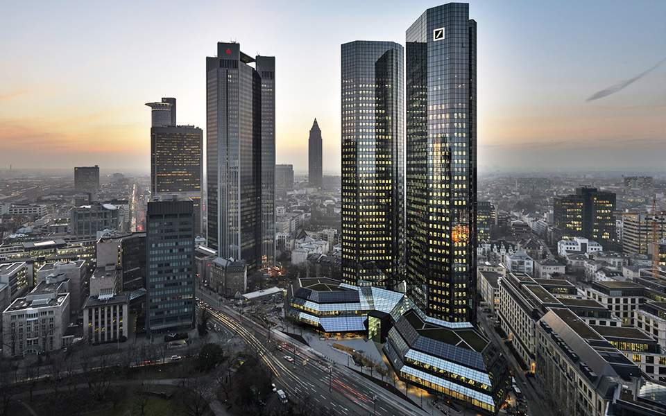 Η Deutsche Bank εξετάζει πάλι συγχώνευση με Commerzbank
