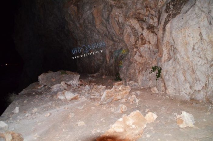 Φωτο: Τεράστιοι βράχοι αποκολλήθηκαν στο Ναύπλιο