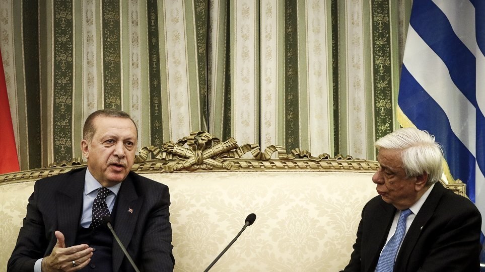 Ερντογάν σε Παυλόπουλο: Είμαστε έτοιμοι να παράσχουμε βοήθεια στον ελληνικό λαό