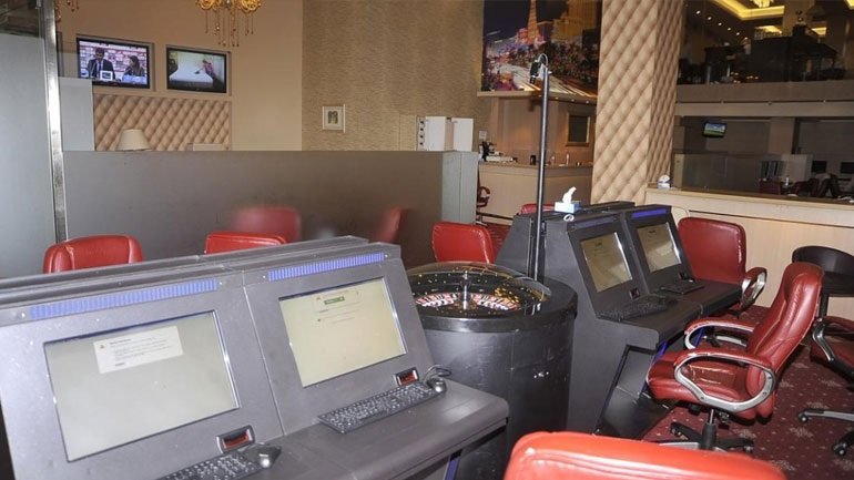 Λουκέτο σε κατάστημα διοργάνωσης παράνομων τυχερών παιχνιδιών μέσω διαδικτύου