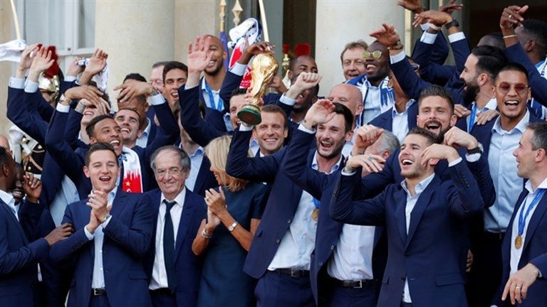 Ο Εμανουέλ Μακρόν υποδέχτηκε τους Παγκόσμιους Πρωταθλητές στο Προεδρικό Μέγαρο