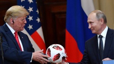 Η μπάλα που δώρισε ο Πούτιν στον Τραμπ είχε... τσιπάκι!