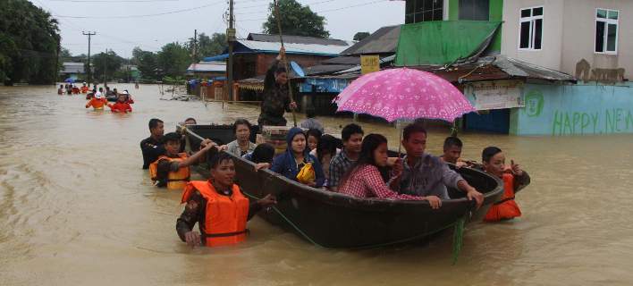 Δέκα νεκροί και χιλιάδες εκτοπισμένοι από πλημμύρες στην Μιανμάρ
