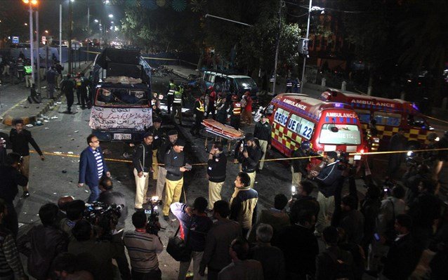 Πακιστάν: Πολύνεκρη επίθεση αυτοκτονίας σε προεκλογική συγκέντρωση