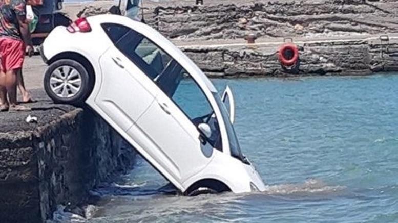 Αυτοκίνητο έπεσε στη θάλασσα στο Λασίθι