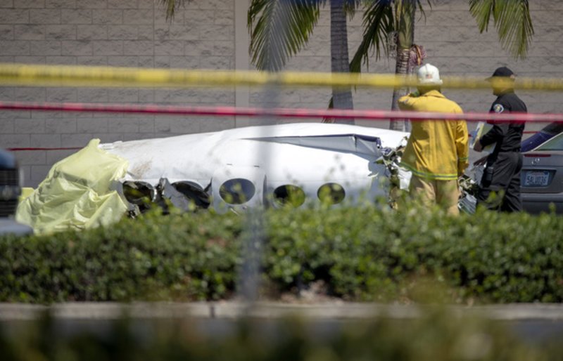 Αεροσκάφος συνετρίβη σε πάρκινγκ στην Καλιφόρνια. Απολογισμός πέντε νεκροί