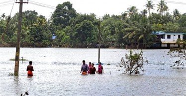 Ινδία: 410 νεκροί από τις πλημμύρες