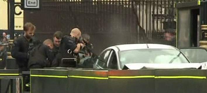 Λονδίνο: Τρομοκρατικό χτύπημα το αυτοκίνητο που έπεσε στη πύλη του Κοινοβουλίου!