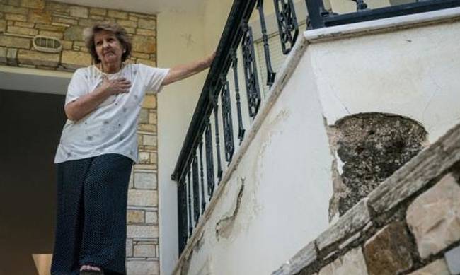 ΚΛΟΠΗ-ΜΑΜΟΥΘ σε δημοσιογράφο δίπλα στο σπίτι της μητέρας του Αλέξη Τσίπρα και του αναπληρωτή υπουργού Δικαιοσύνης Δημήτρη Παπαγγελόπουλου