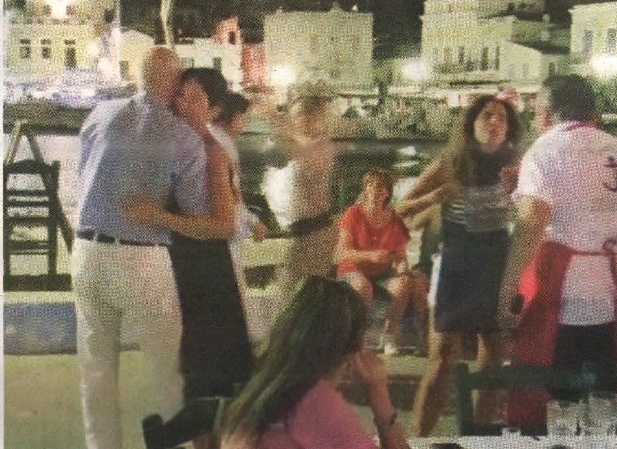 Γιώργος Παπανδρέου: Το ερωτικό βαλς που χόρεψε στη Σύμη με την σύντροφό του! [pics]