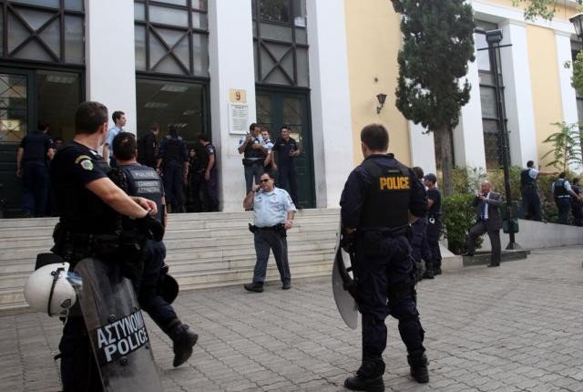Συγγραφέας δάγκωσε αστυνομικό στην Ευελπίδων