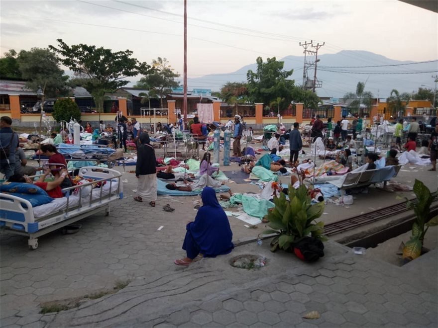 Ινδονησία: Πάνω από 380 οι νεκροί από τον ισχυρό σεισμό και το τσουνάμι