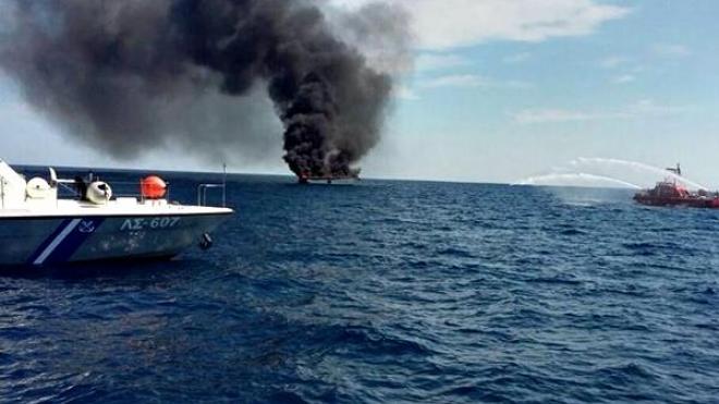 Πυρκαγιά σε ιστιοφόρο σκάφος κοντά στη Σίφνο