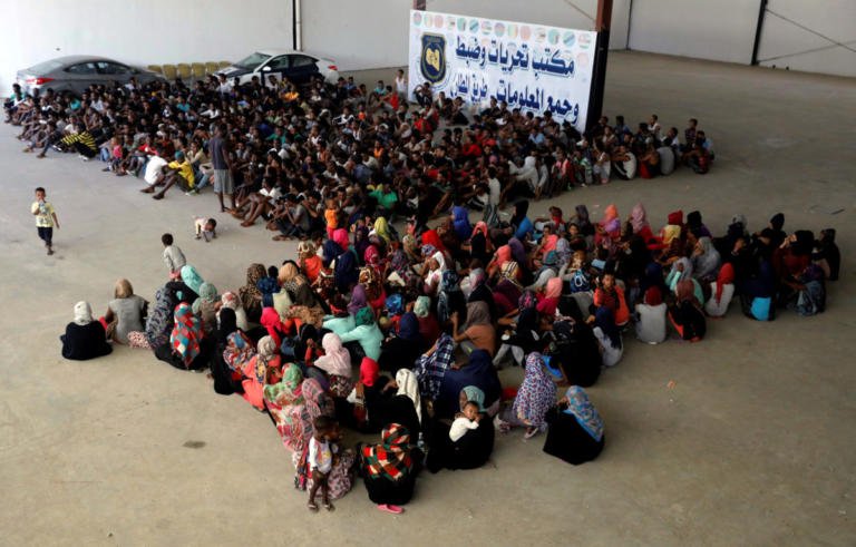 Απόλυτο χάος στην Λιβύη: Εκατοντάδες μετανάστες διέφυγαν από κέντρο κράτησης